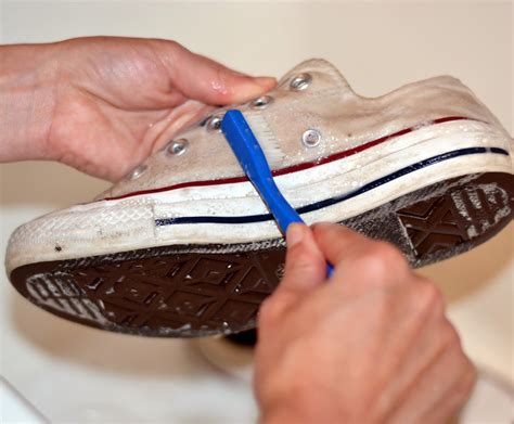 cleaning white canvas converse.